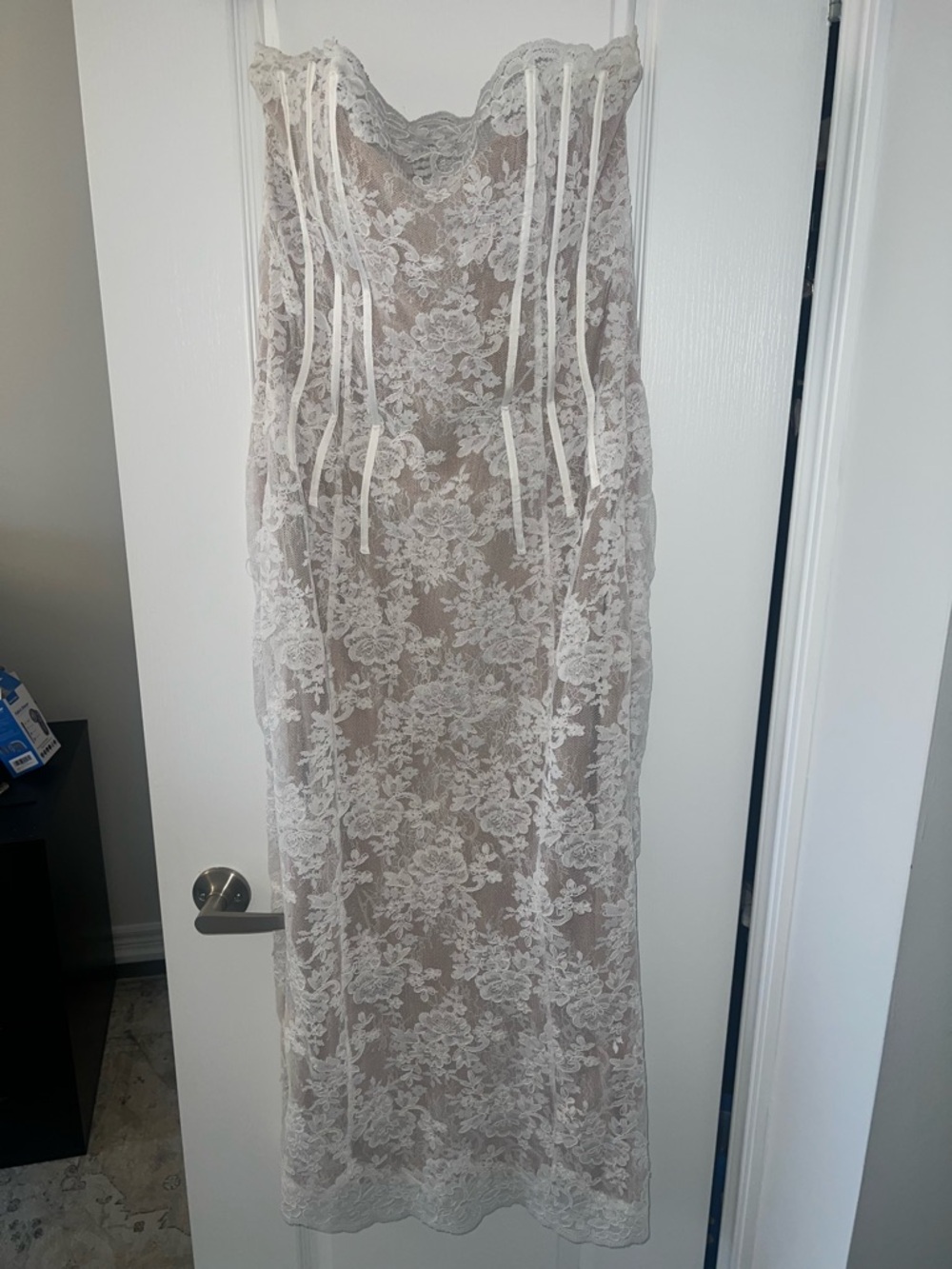 V. Chapman White Strapless Chantilly Lace Midi Dress - Picture 4 of 4